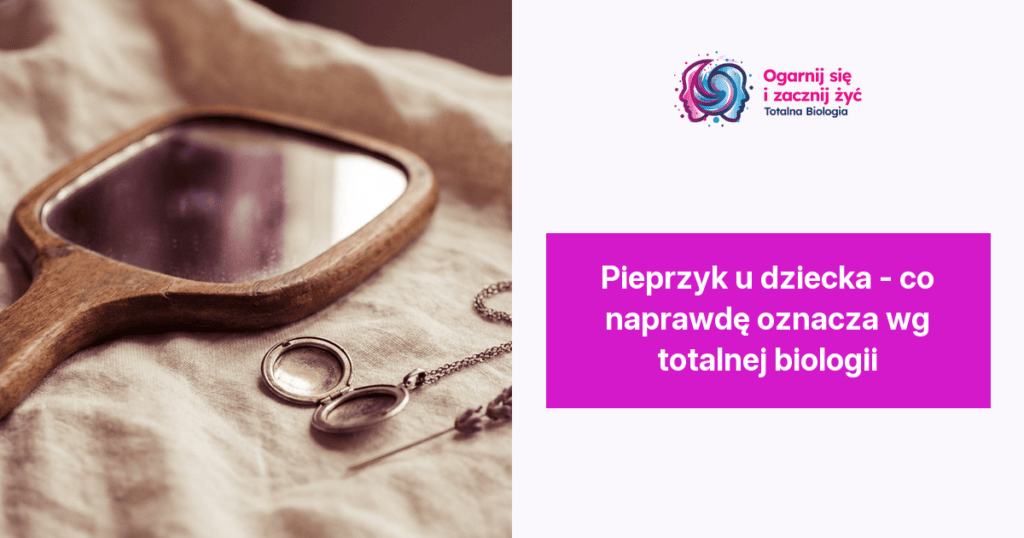 Pieprzyk u dziecka - co naprawdę oznacza wg totalnej biologii 1 - - Totalna Biologia, Karma Rodowa Lusterko i biżuteria na tkaninie, symbolizujące holistyczne podejście do zdrowia i samorozwoju w Totalnej Biologii.